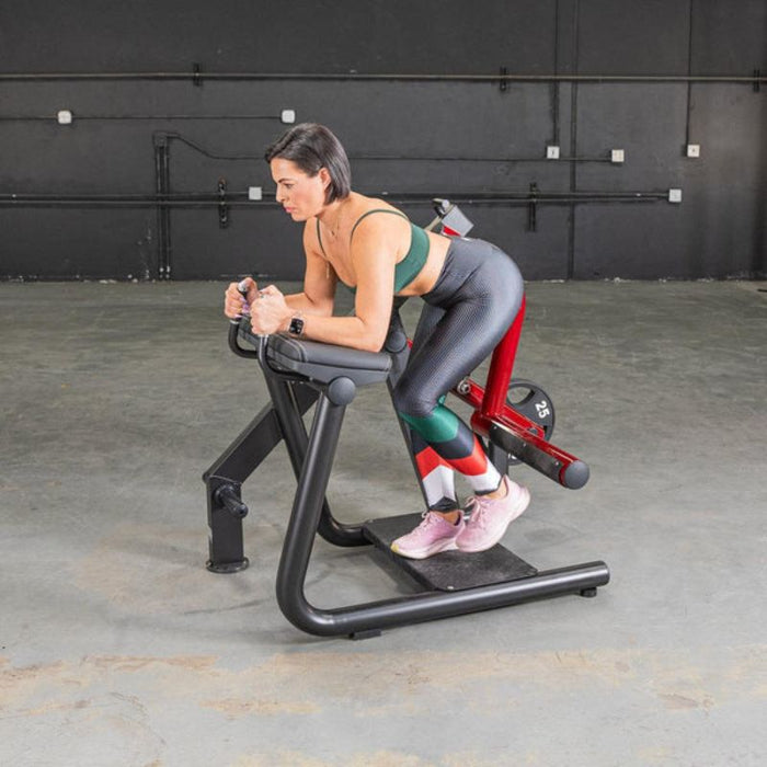 Muscle D Power Leverage V2 Glute Kick Woman Starting Position