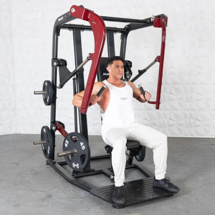Muscle D Pro Strength Chest Press male press position